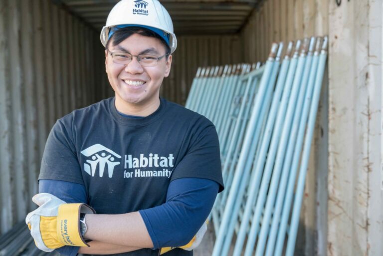 volunteer1 resized 1536x1025 1 768x513